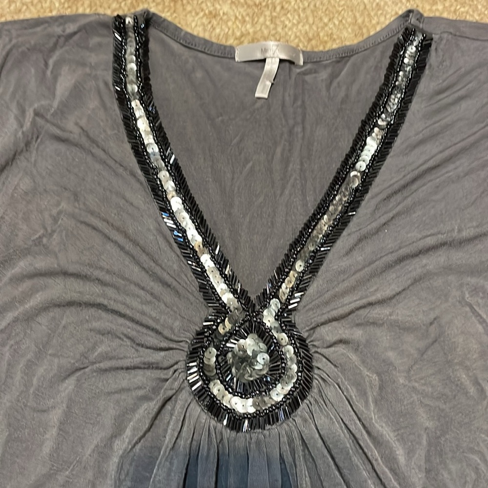 Ladies top. - Picture 2 of 4